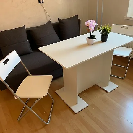 Δωμάτια σε οικογενειακή κατοικία Gaestezimmer Im Herzen Von *